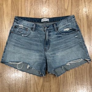 Abercrombie & Fitch mid rise boyfriend short